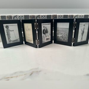 Accordion style photo frame wallet size picture